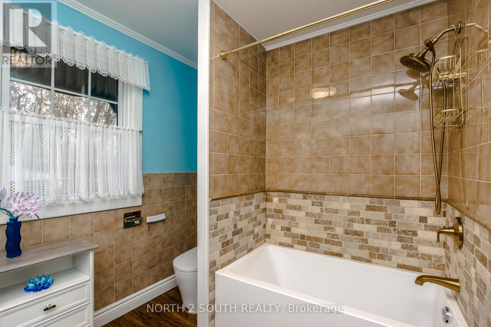1146 HONEY HARBOUR ROAD - 16