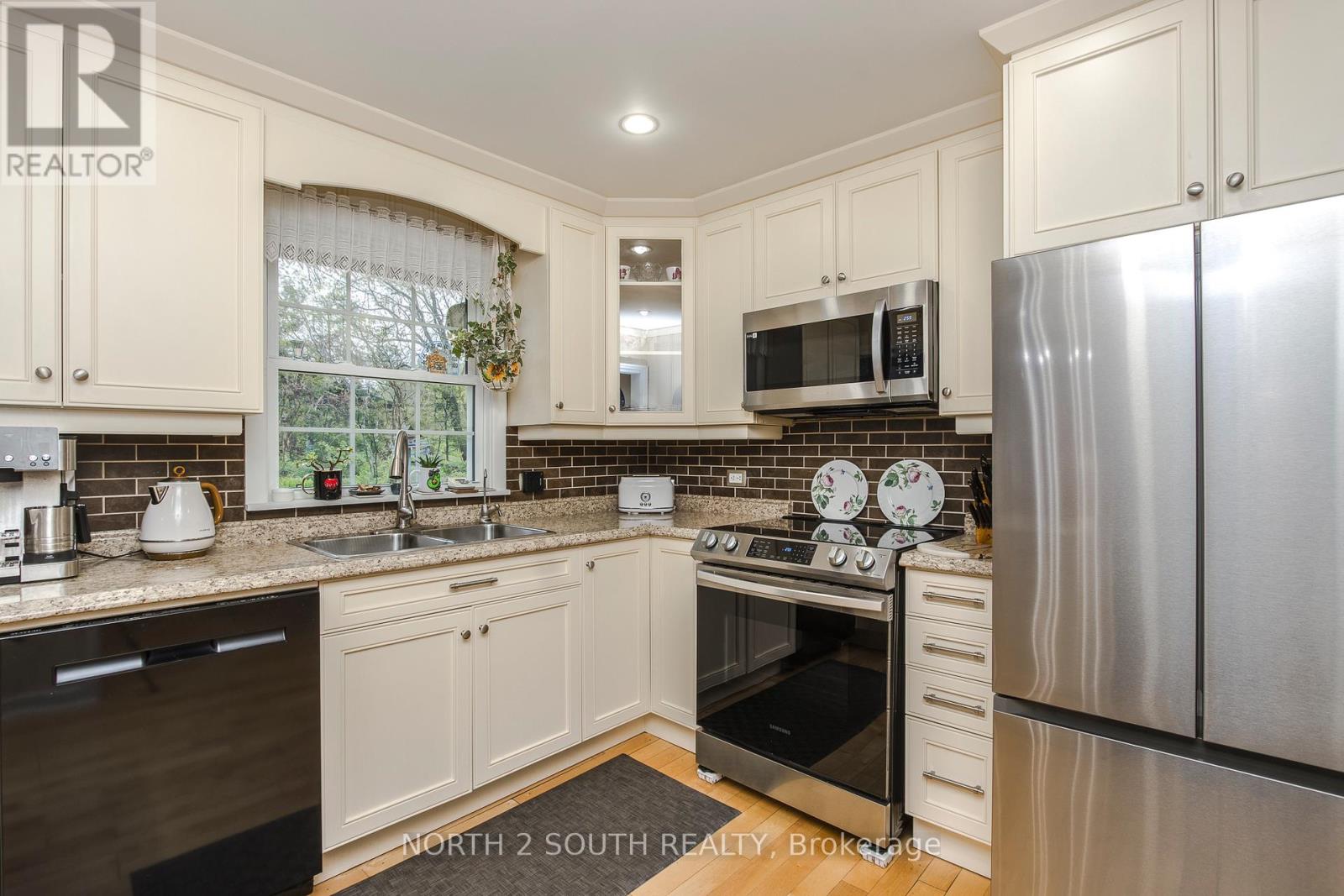 1146 HONEY HARBOUR ROAD - 18