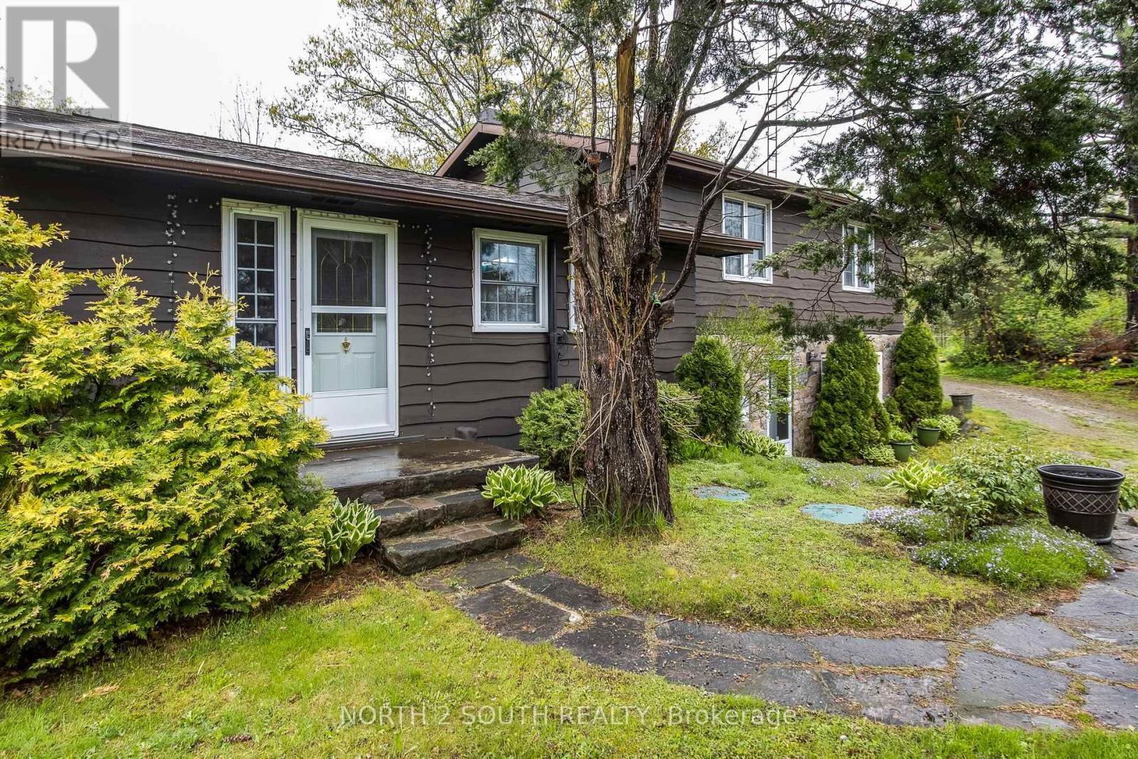 1146 HONEY HARBOUR ROAD - 36