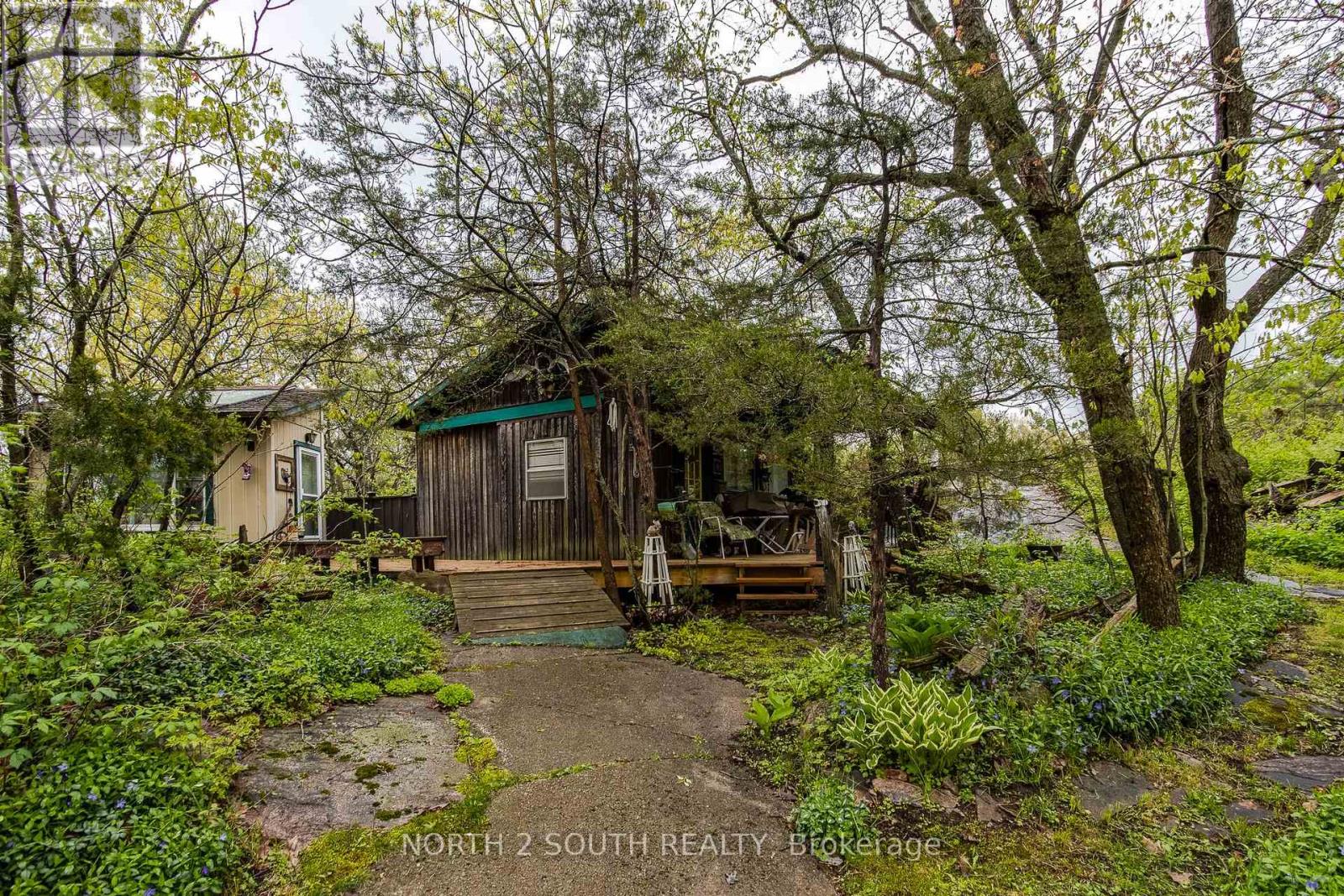 1146 HONEY HARBOUR ROAD - 41