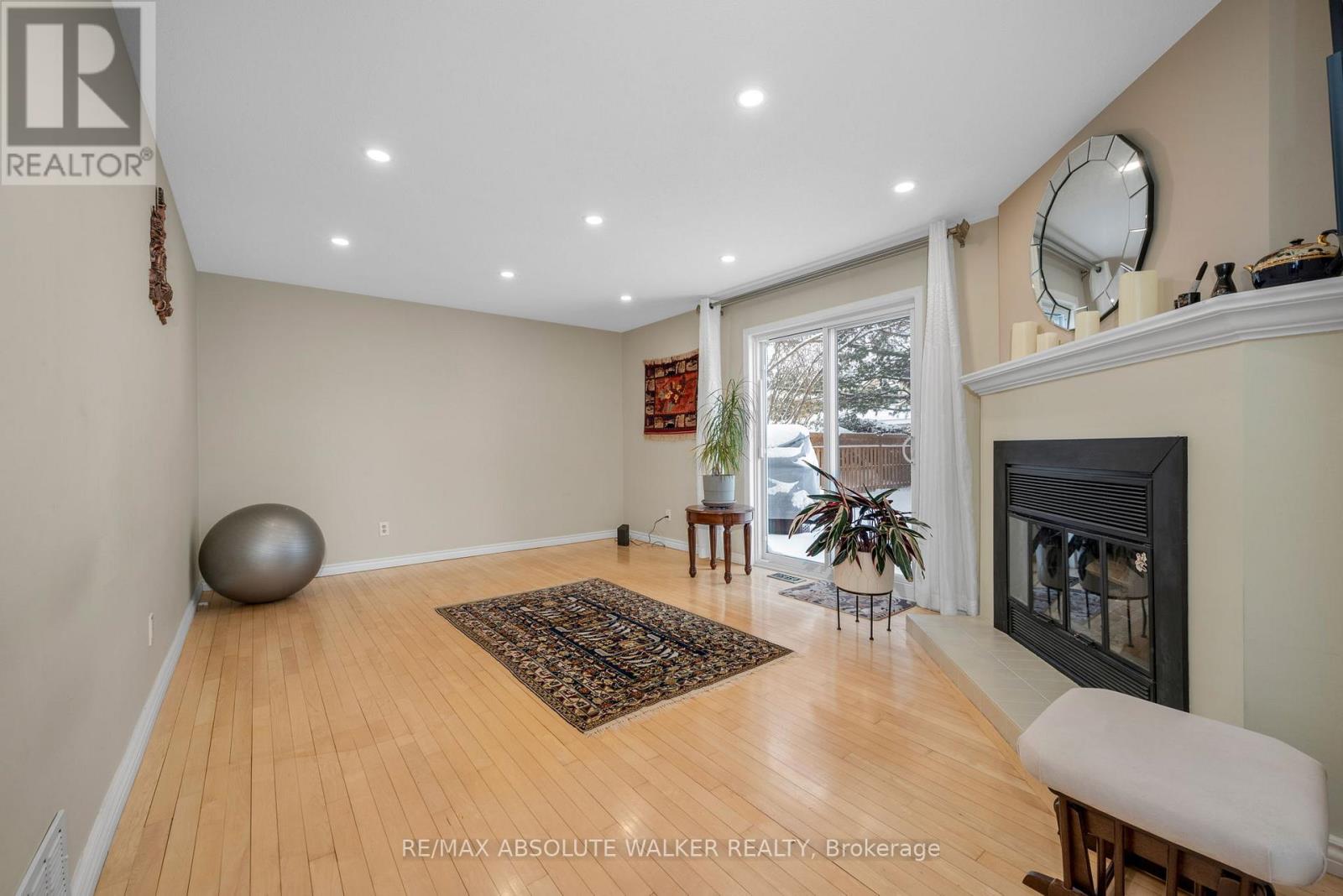 1849 MONTEREAU AVENUE - 16