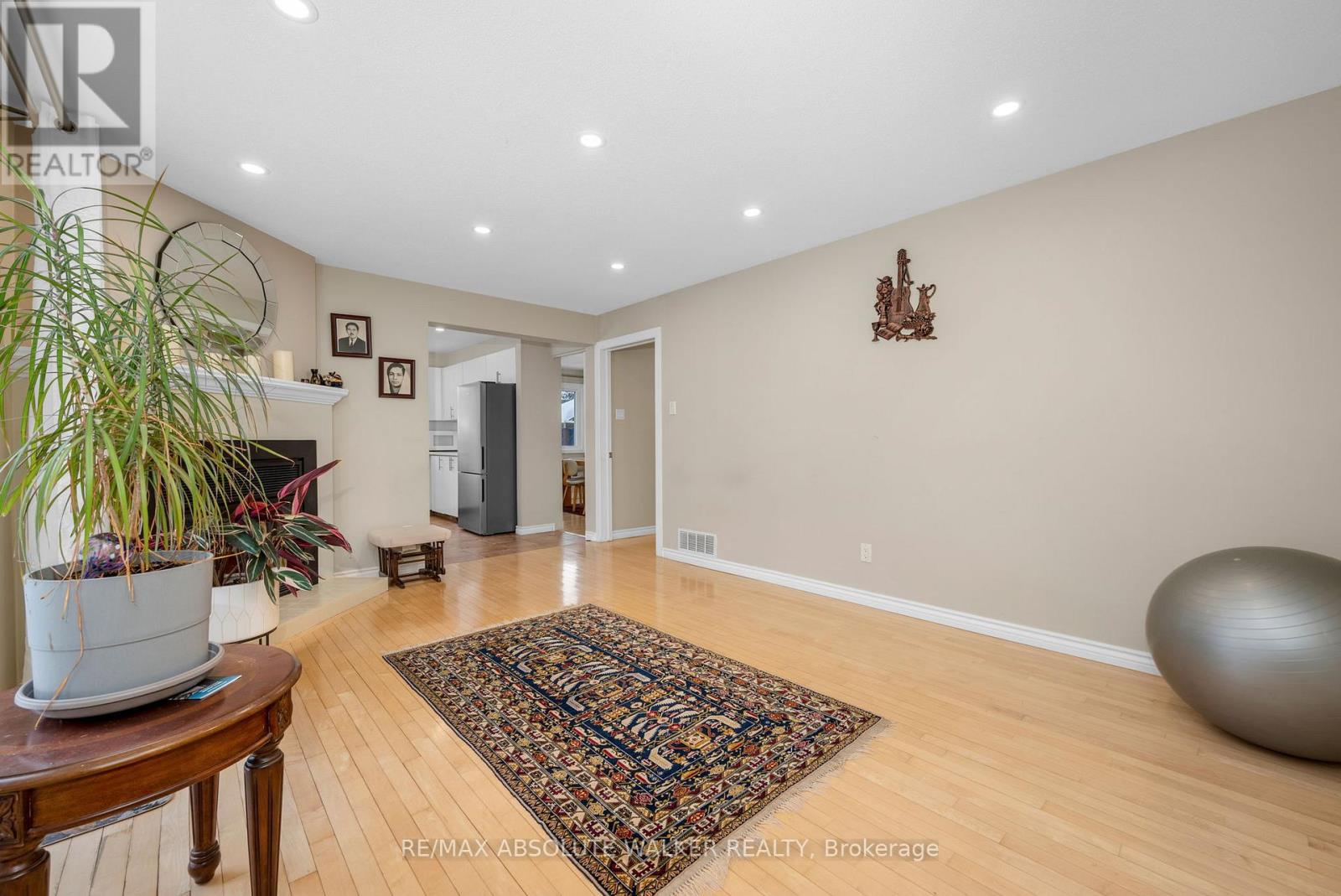 1849 MONTEREAU AVENUE - 18