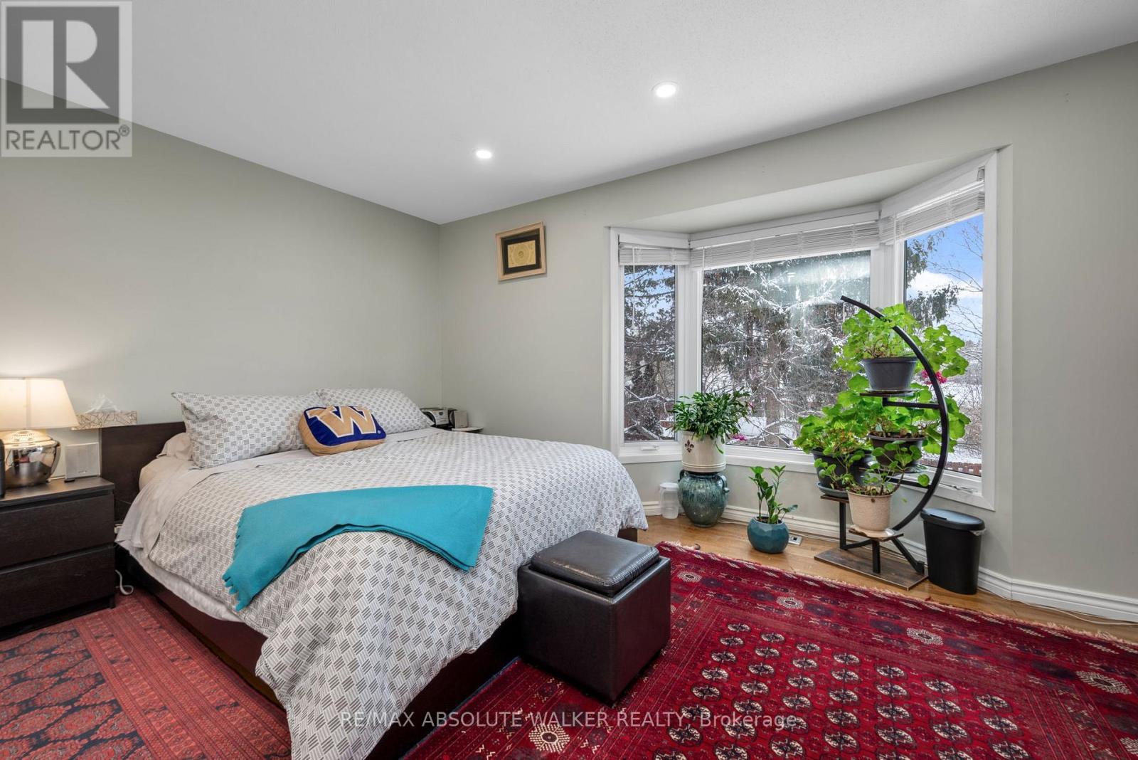 1849 MONTEREAU AVENUE - 23