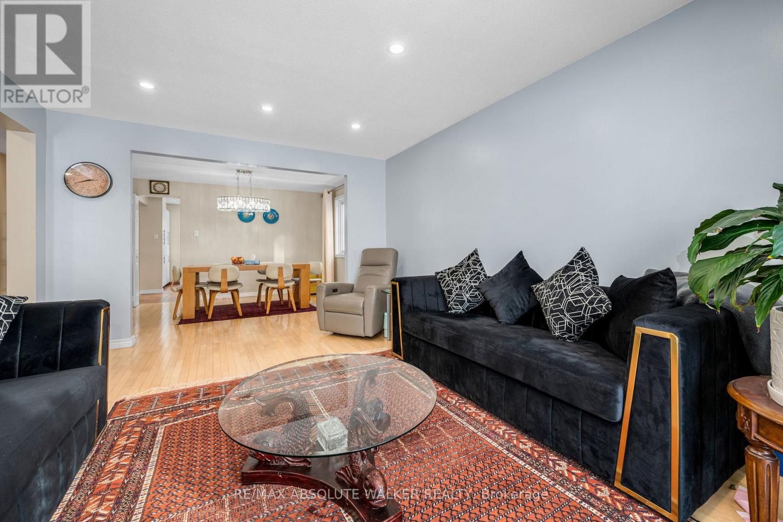 1849 MONTEREAU AVENUE - 9