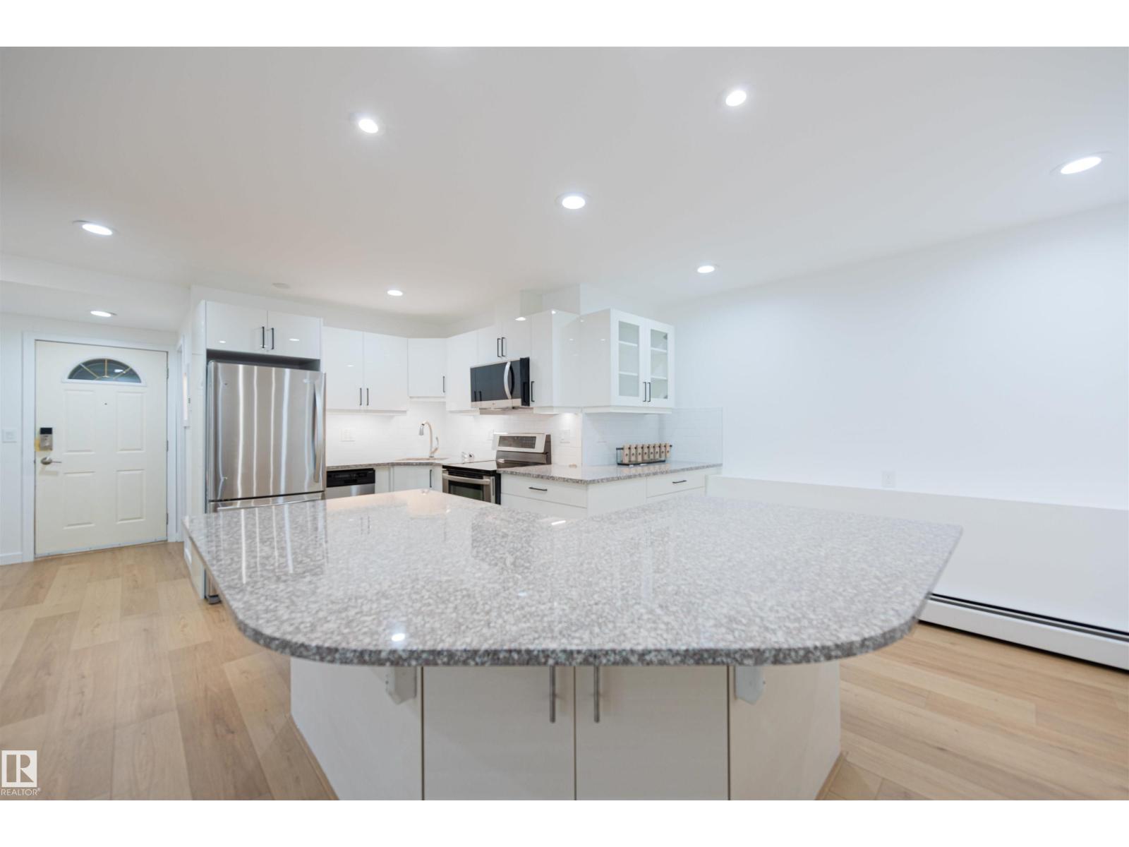 #1 10032 113 ST NW - 7