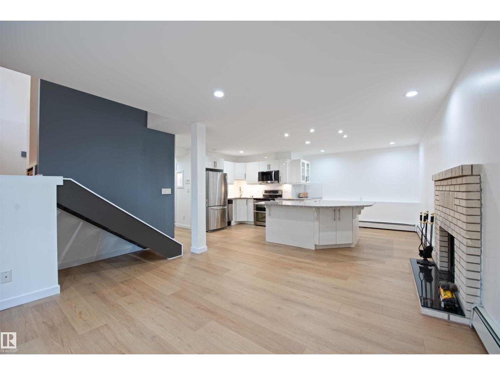 #1 10032 113 ST NW - 6