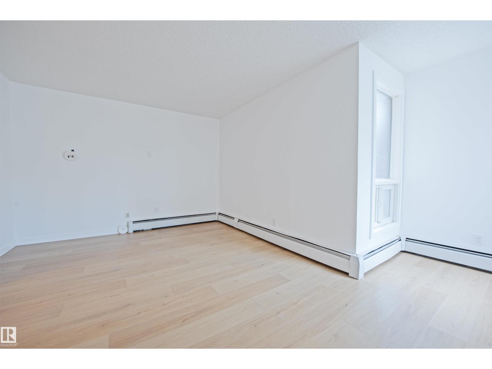 #1 10032 113 ST NW - 13