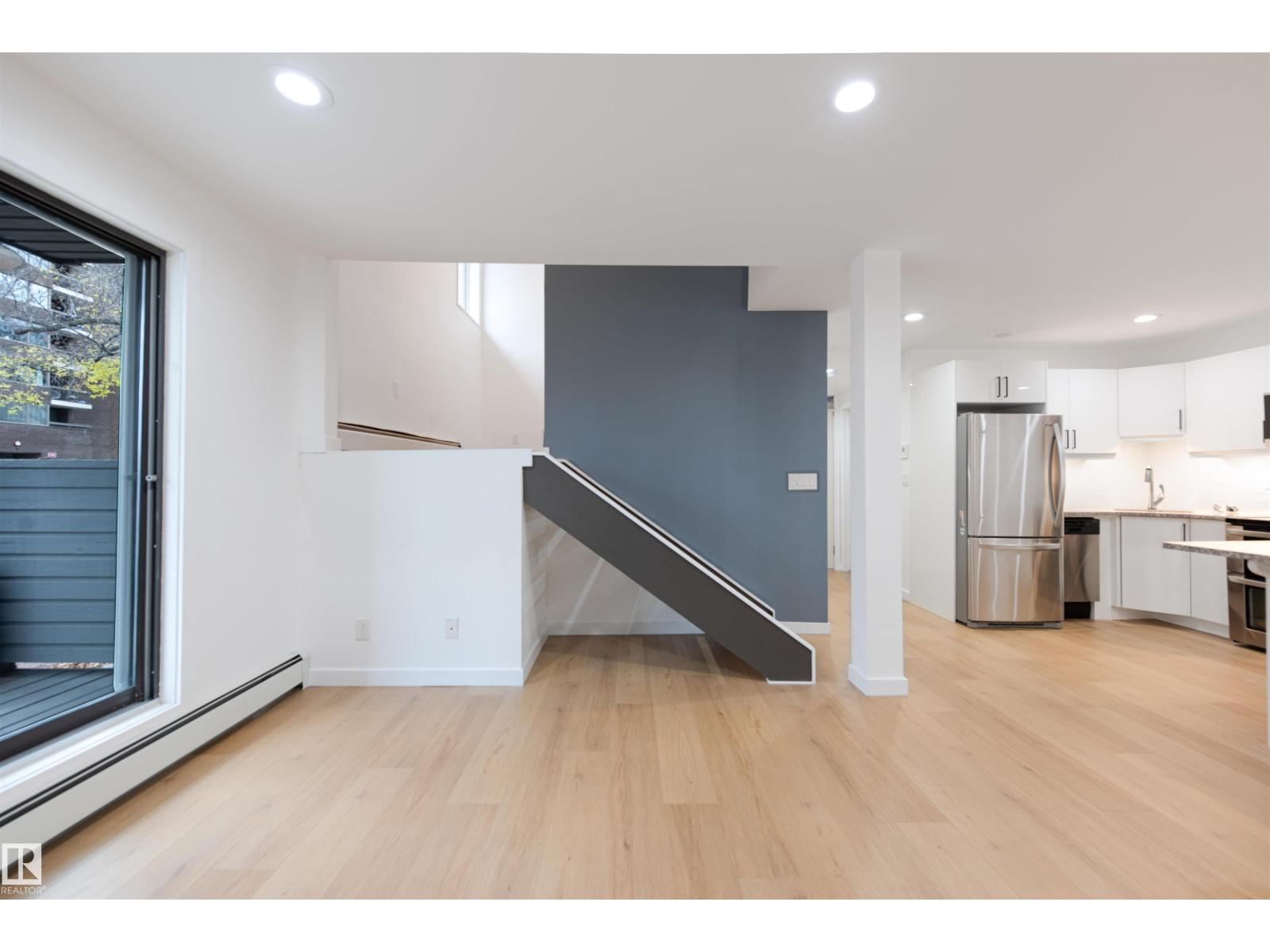 #1 10032 113 ST NW - 5
