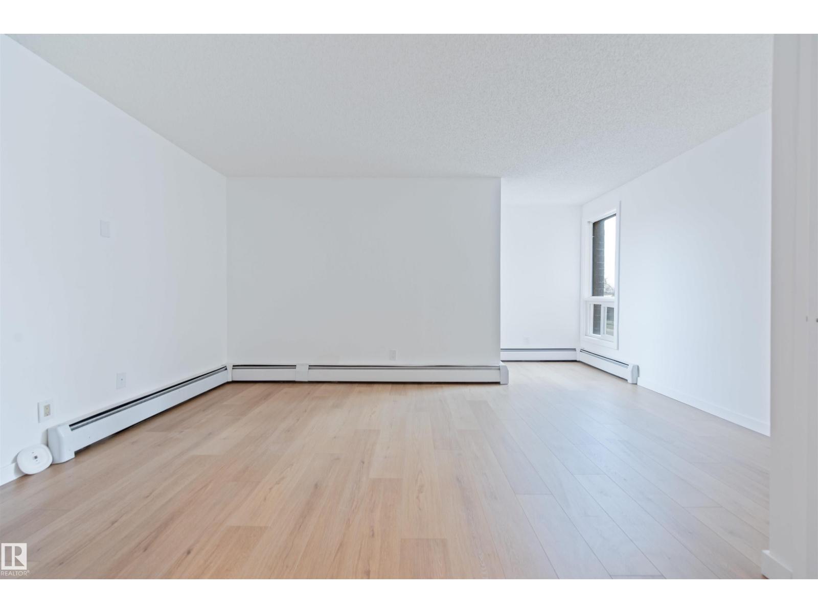 #1 10032 113 ST NW - 12