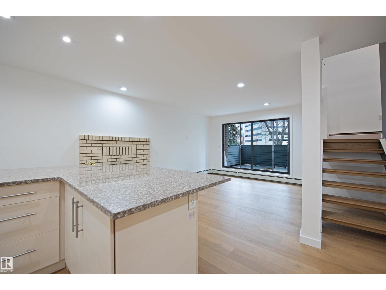 #1 10032 113 ST NW - 8