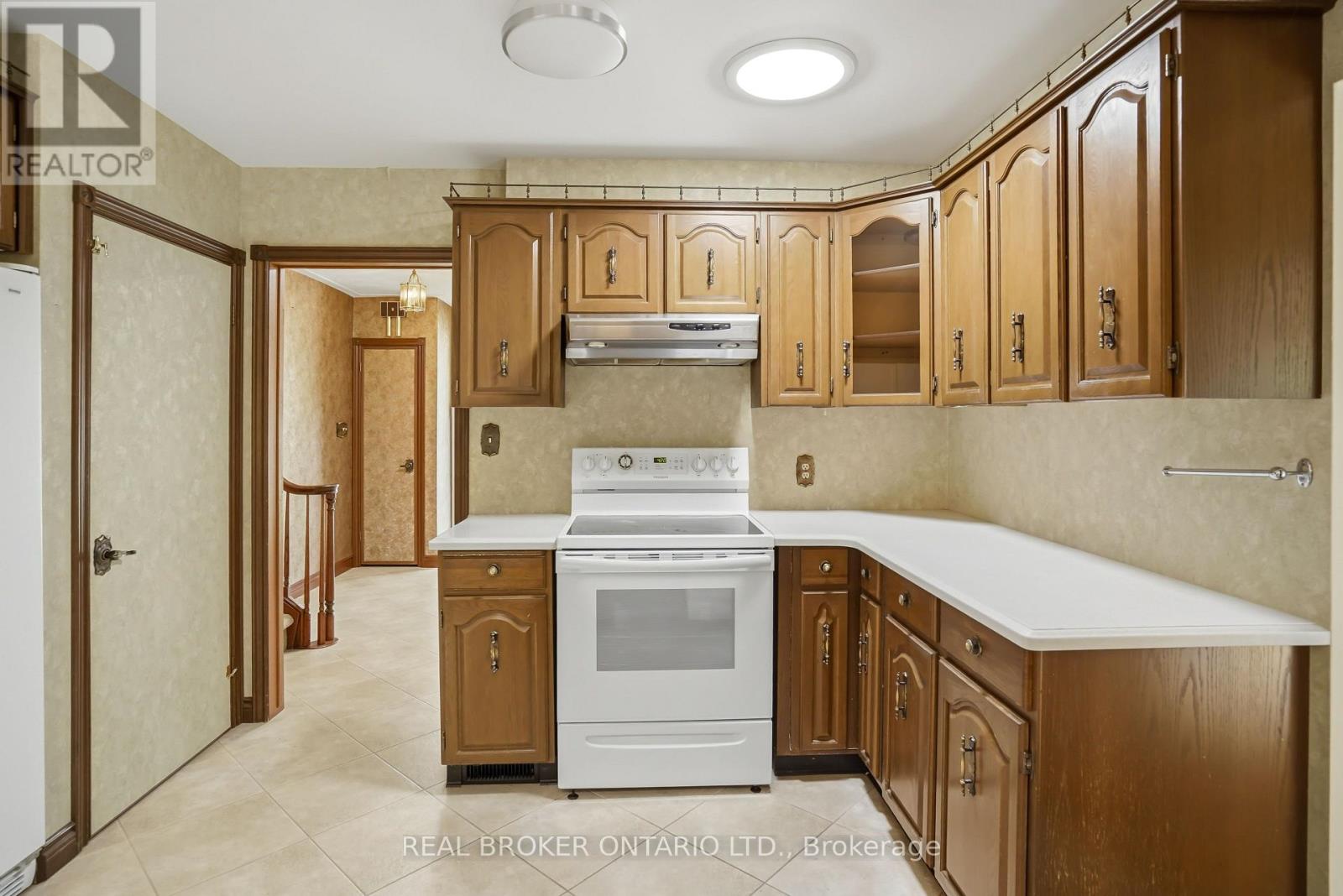 23 KINGS GRANT ROAD - 10