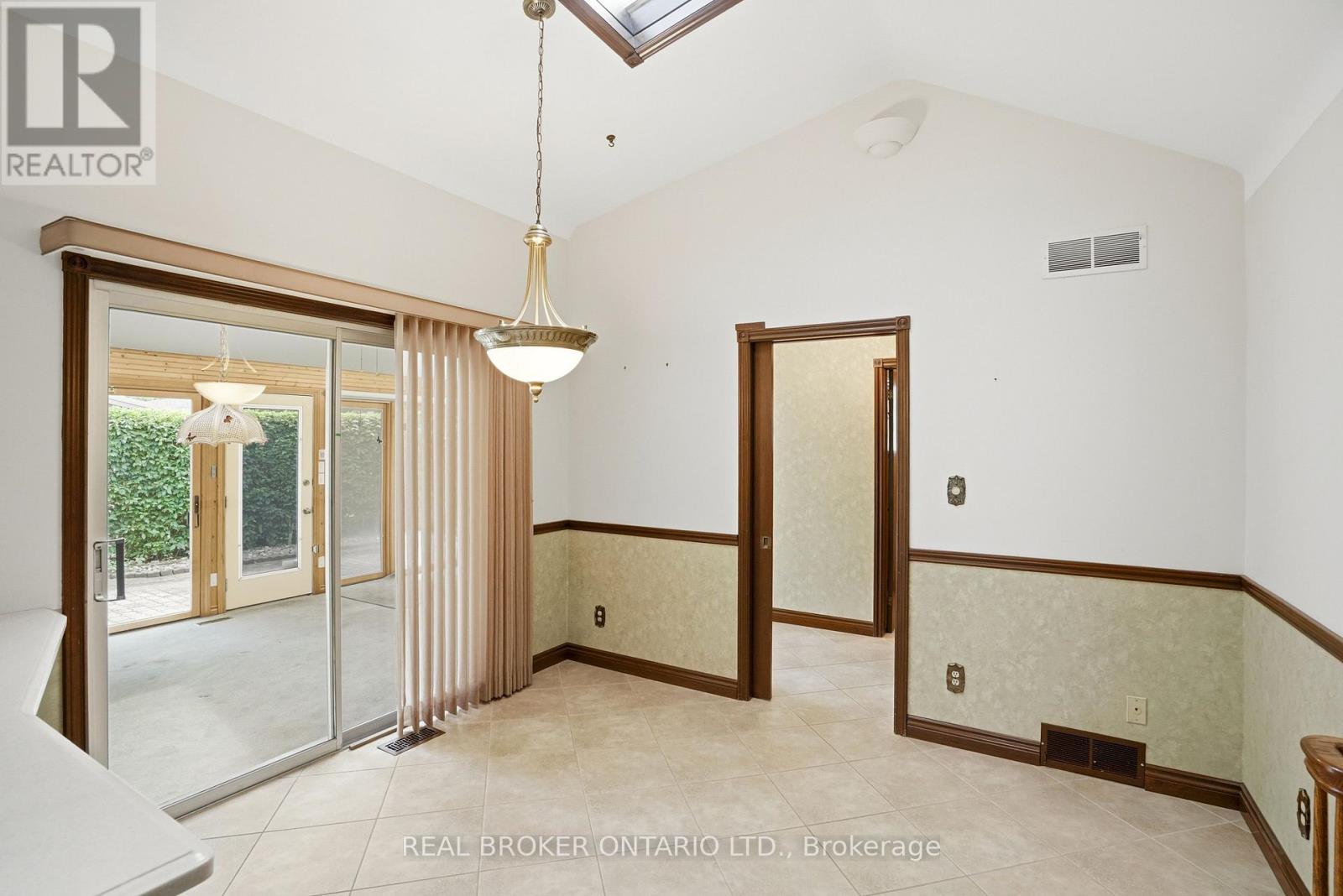 23 KINGS GRANT ROAD - 11
