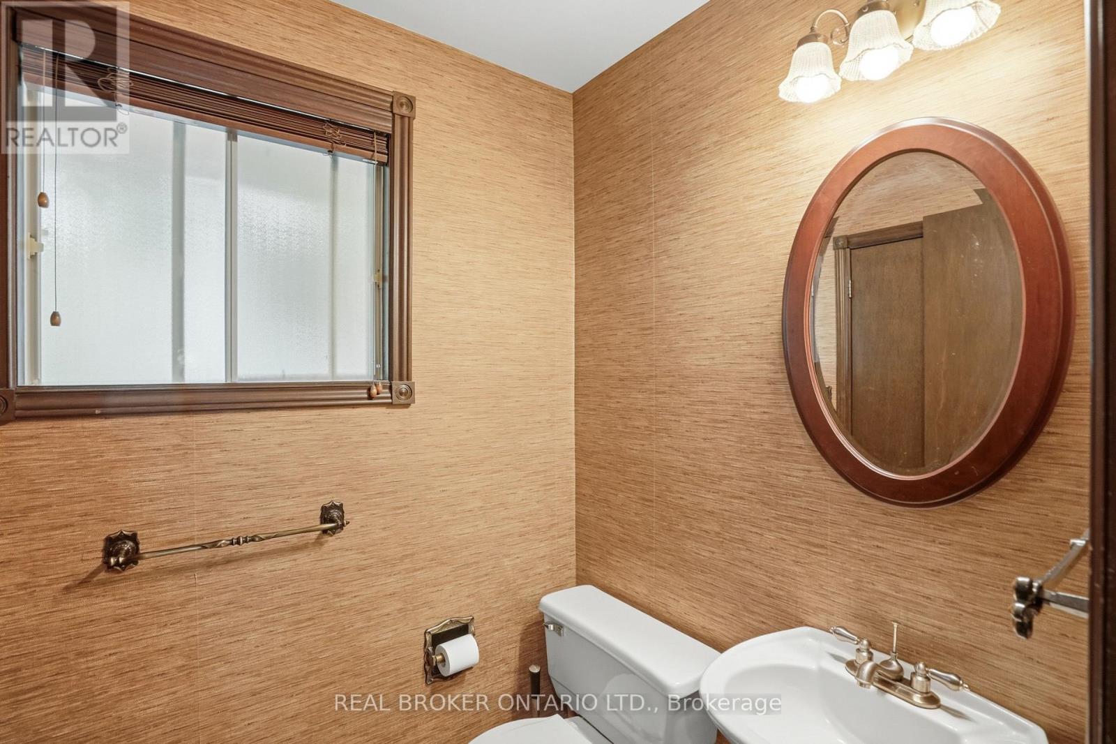 23 KINGS GRANT ROAD - 12