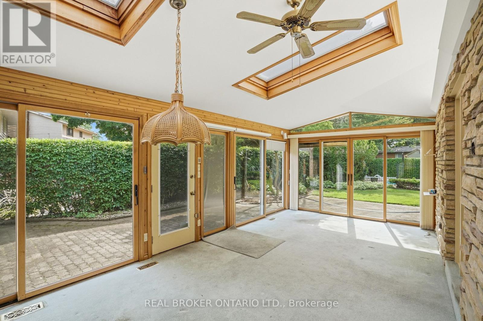 23 KINGS GRANT ROAD - 14