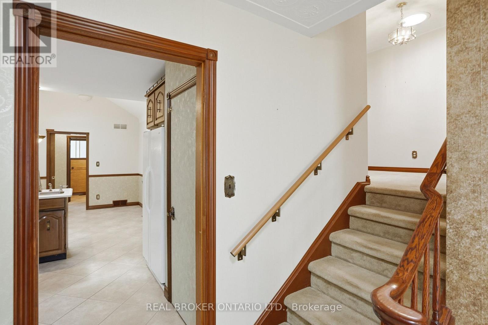 23 KINGS GRANT ROAD - 16
