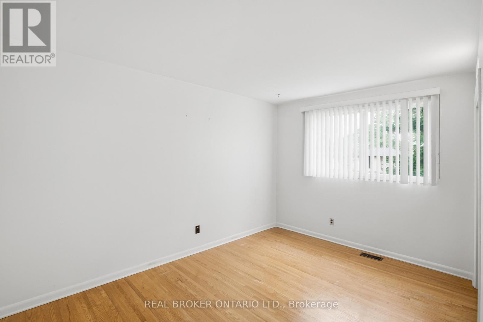 23 KINGS GRANT ROAD - 19