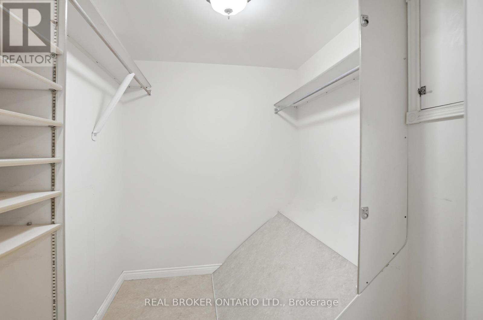 23 KINGS GRANT ROAD - 21