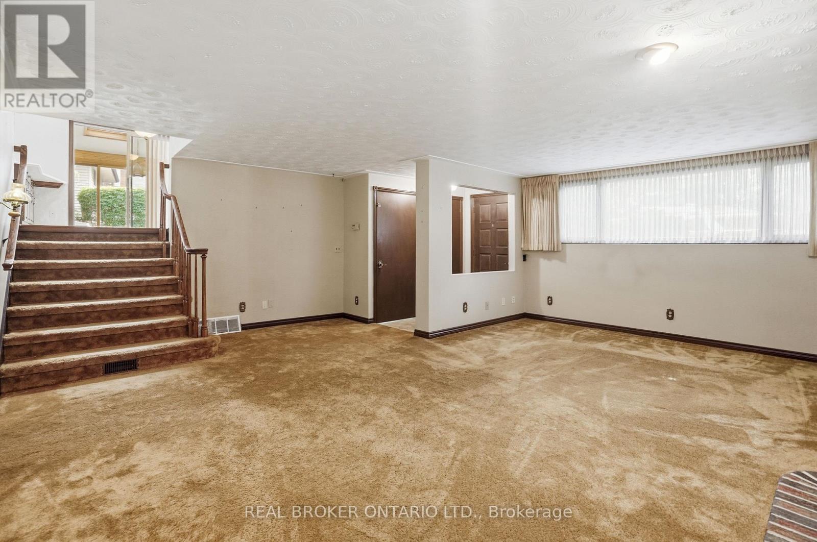 23 KINGS GRANT ROAD - 24