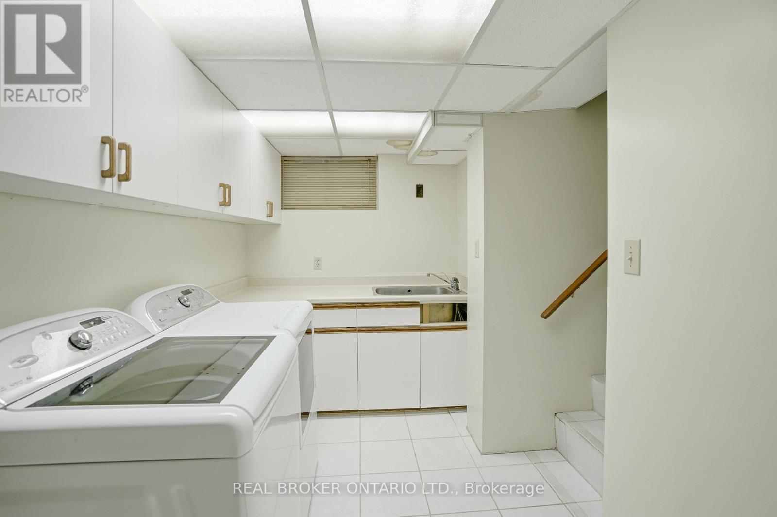 23 KINGS GRANT ROAD - 27