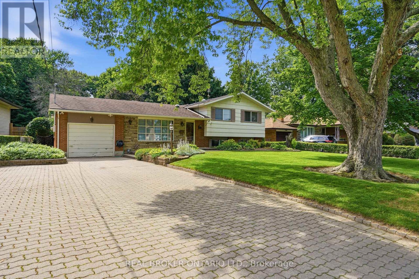 23 KINGS GRANT ROAD - 3