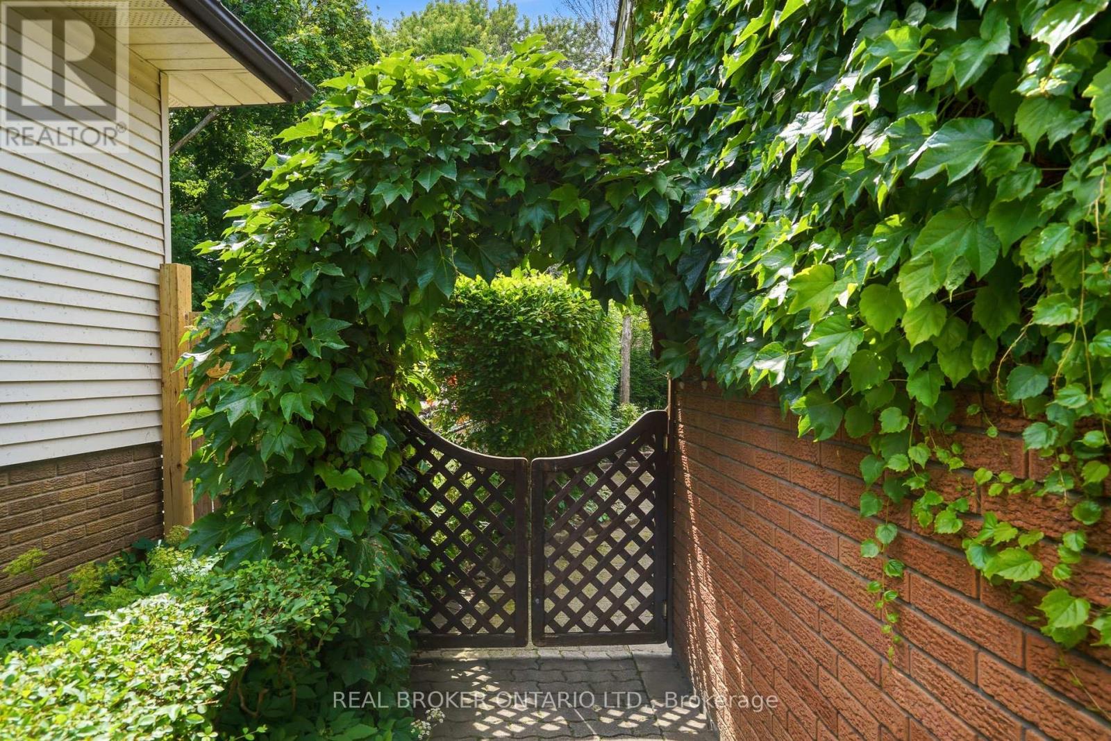 23 KINGS GRANT ROAD - 30