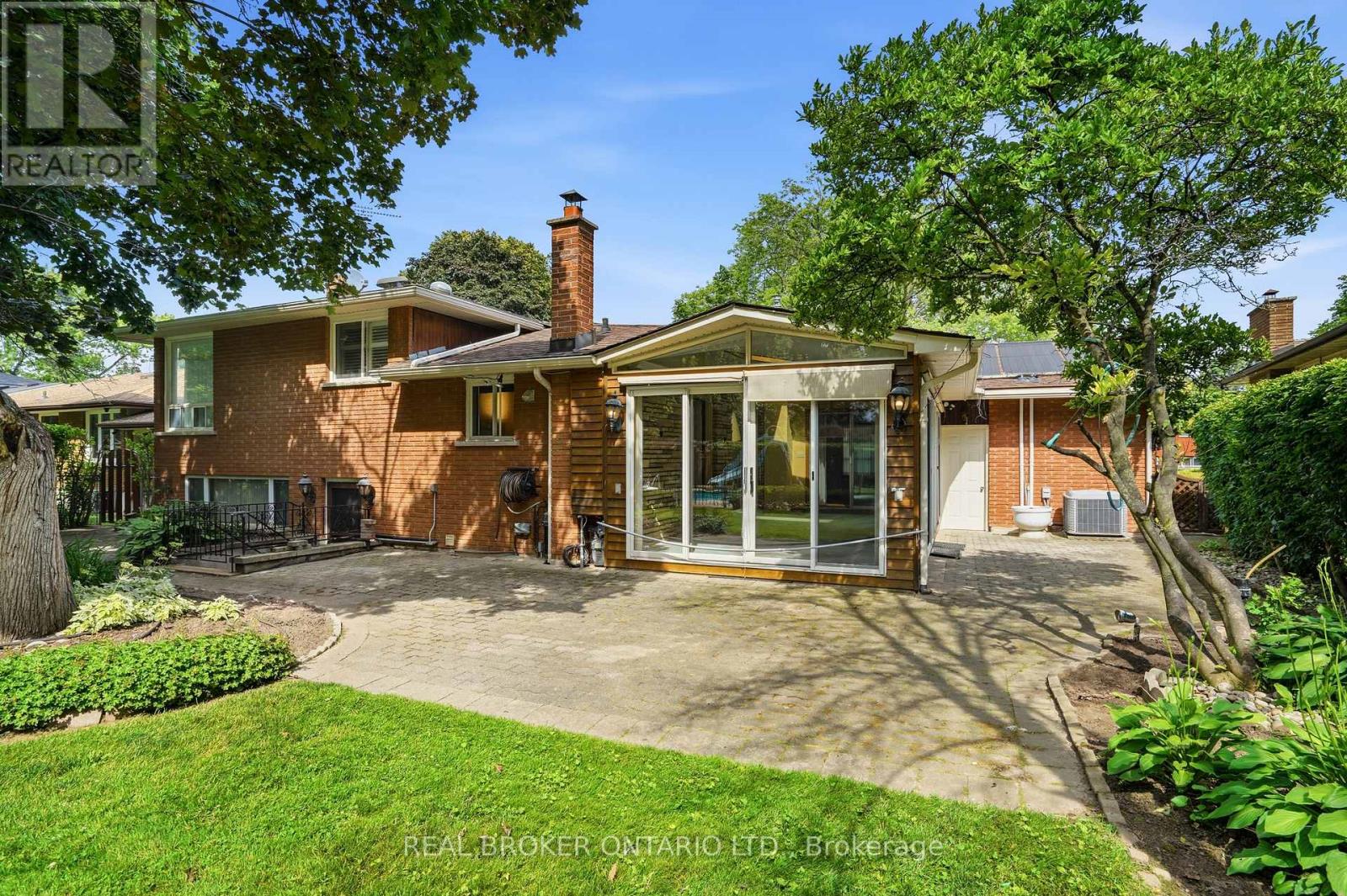 23 KINGS GRANT ROAD - 31