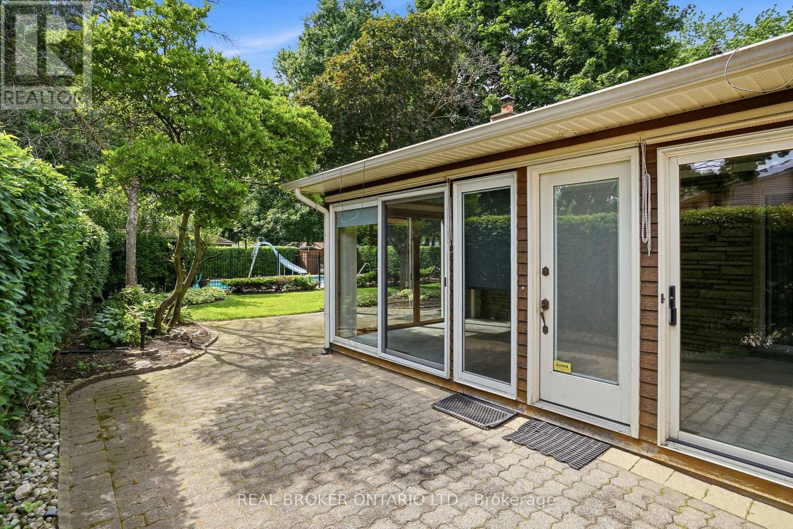23 KINGS GRANT ROAD - 32
