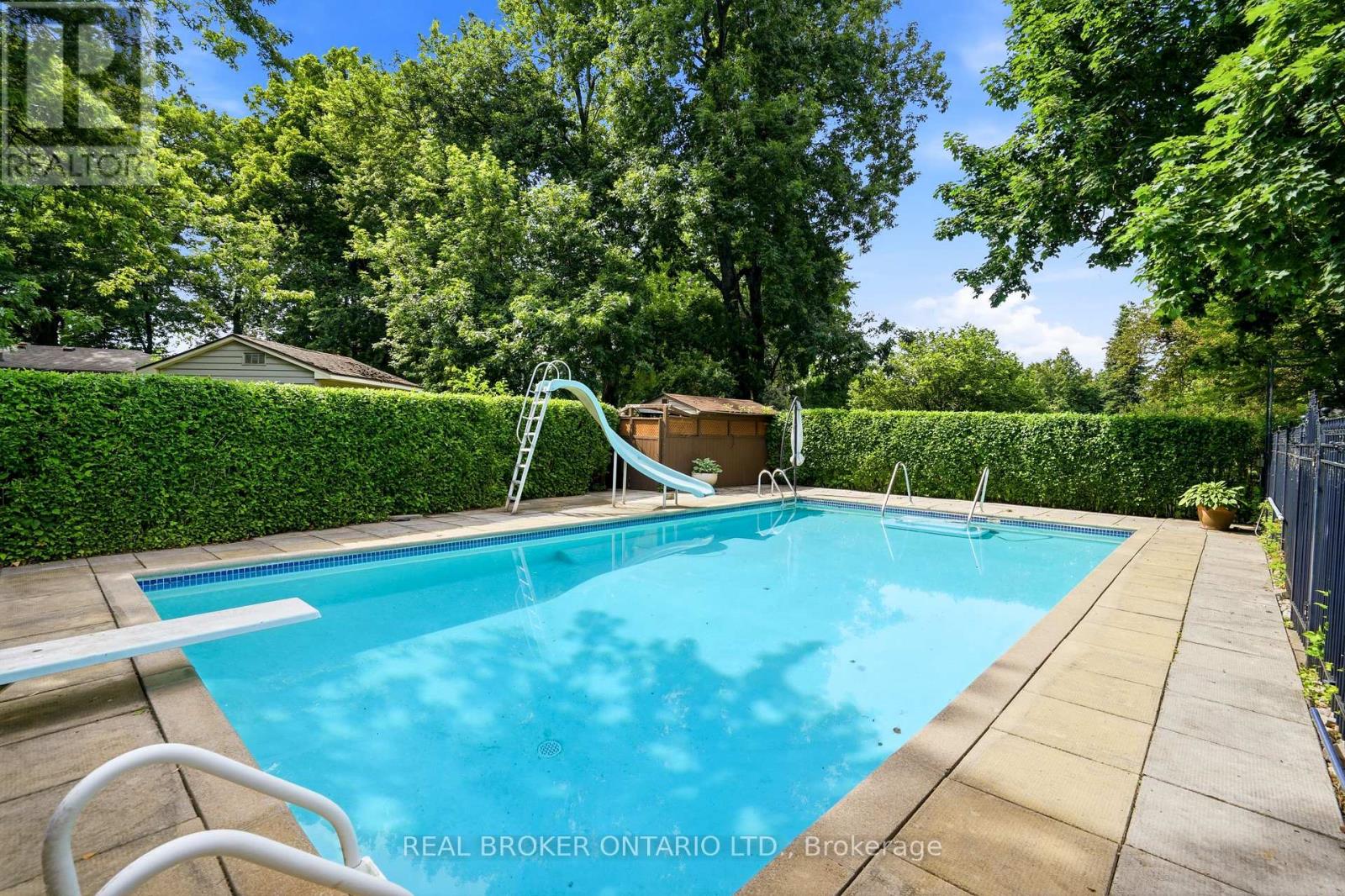 23 KINGS GRANT ROAD - 35