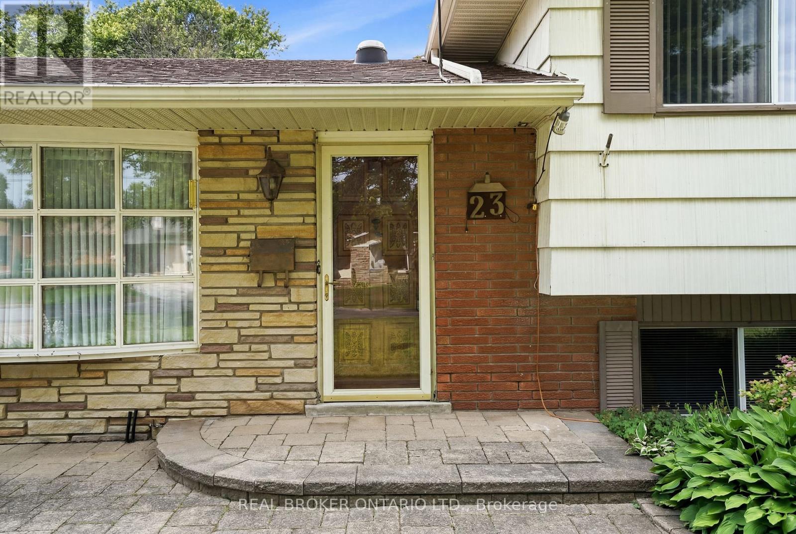 23 KINGS GRANT ROAD - 4
