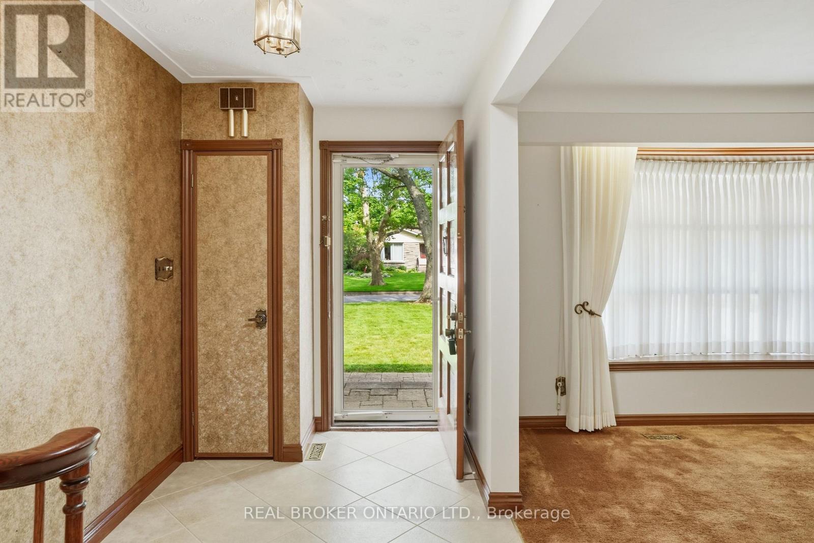 23 KINGS GRANT ROAD - 5