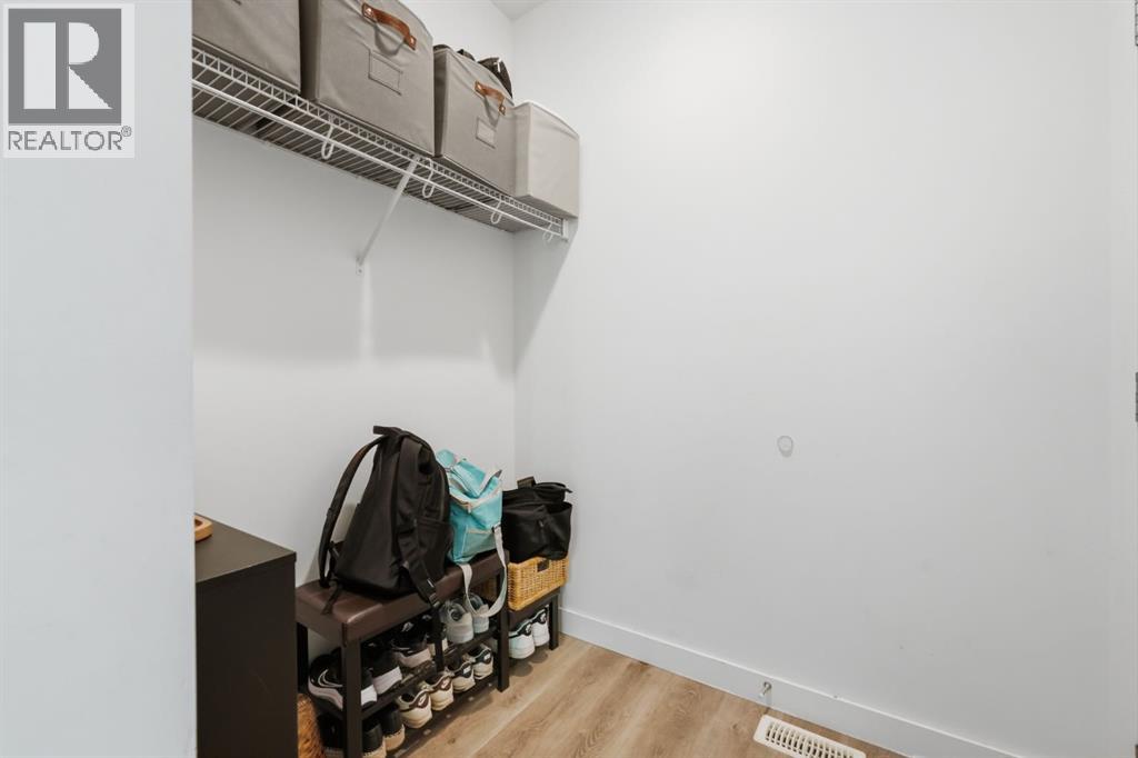 186 Silverado Boulevard SW - 19