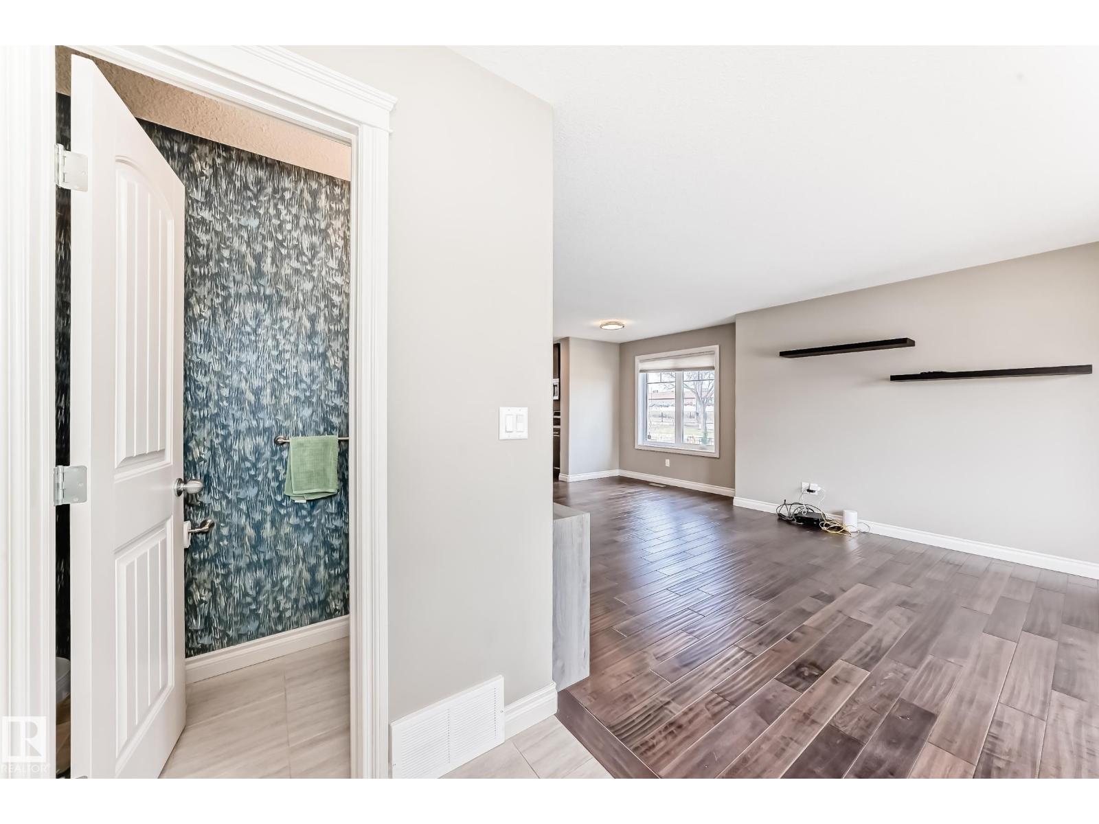 10519 114 AV NW - 23