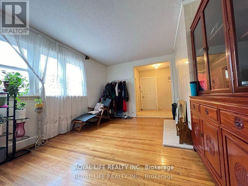 33 AGINCOURT DRIVE - 2