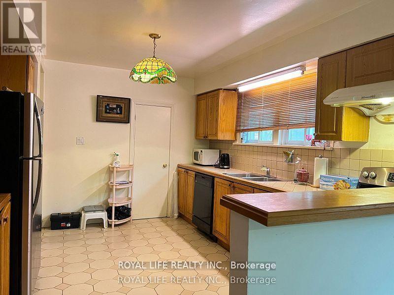 33 AGINCOURT DRIVE - 5