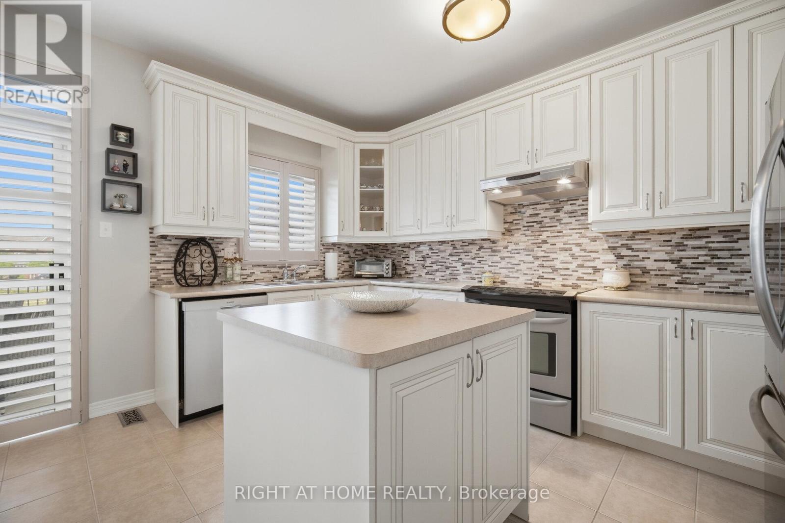 406 CHANDLER CRESCENT - 11