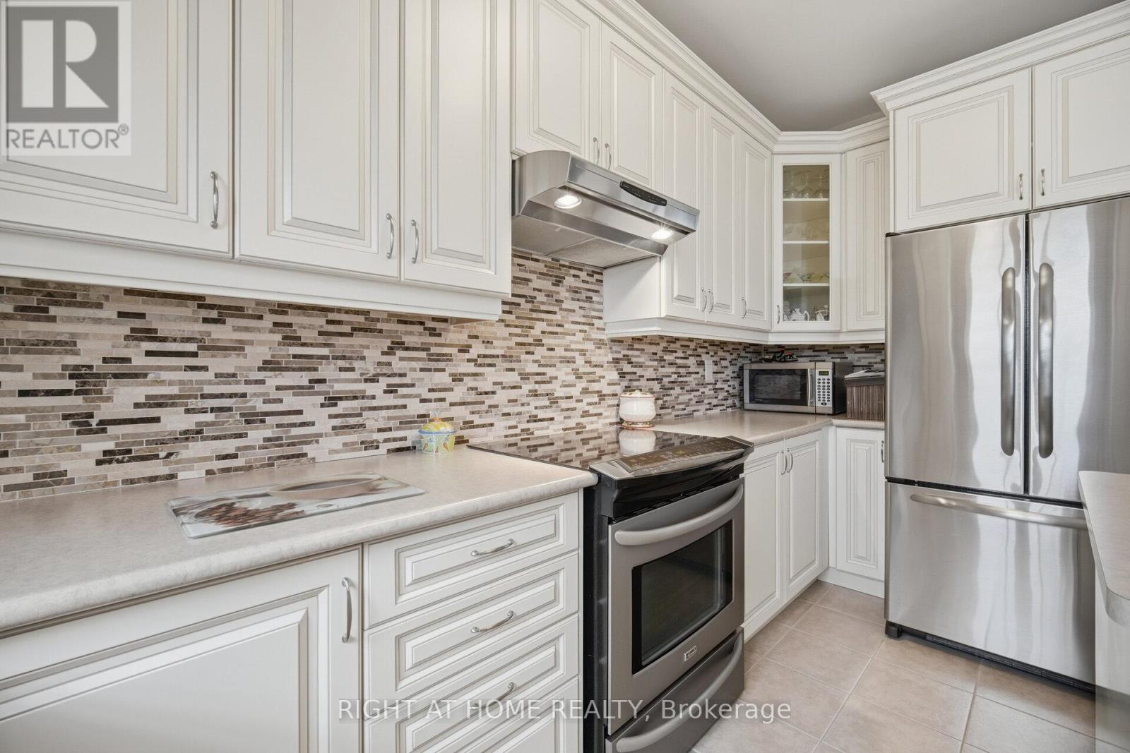 406 CHANDLER CRESCENT - 12