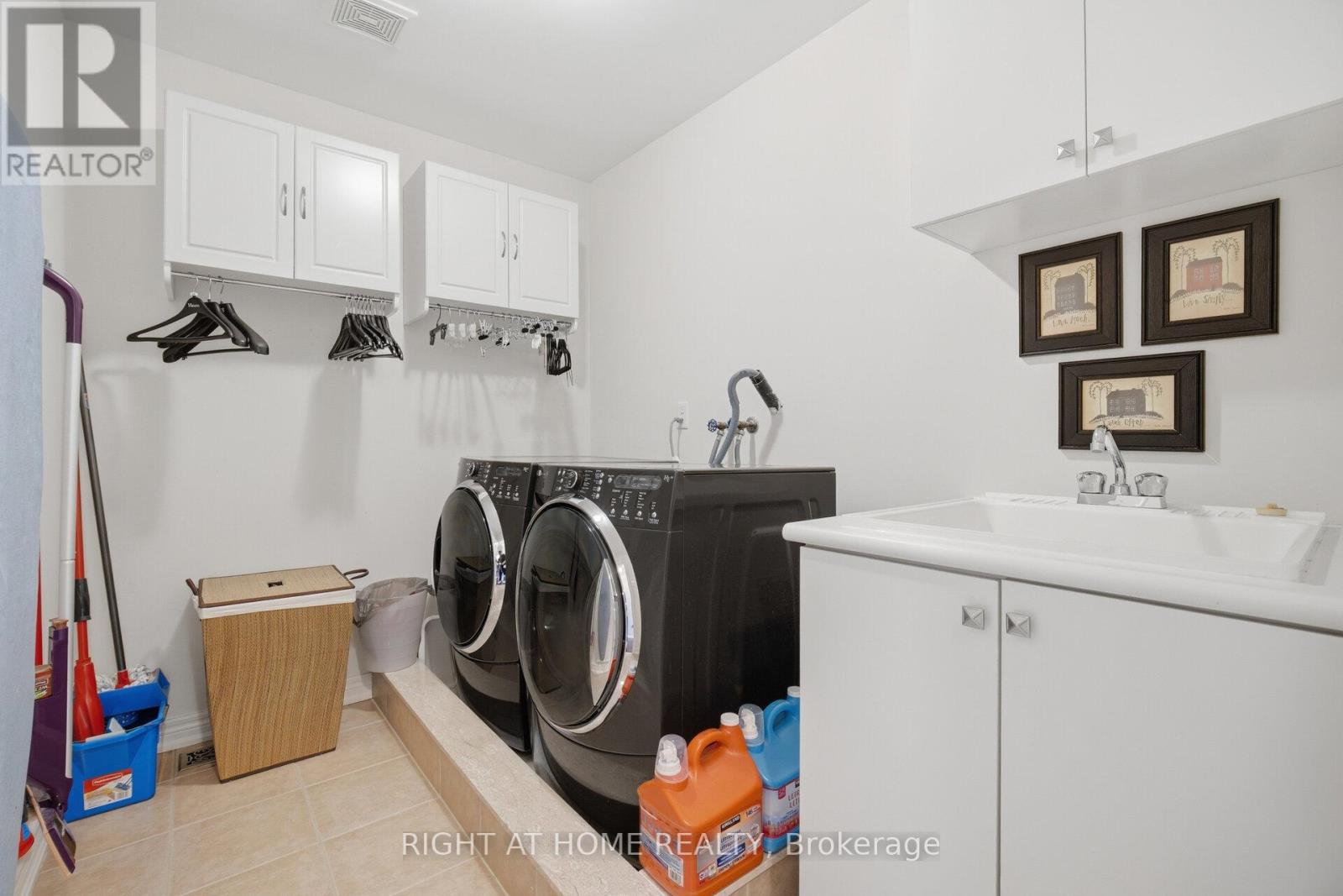 406 CHANDLER CRESCENT - 24