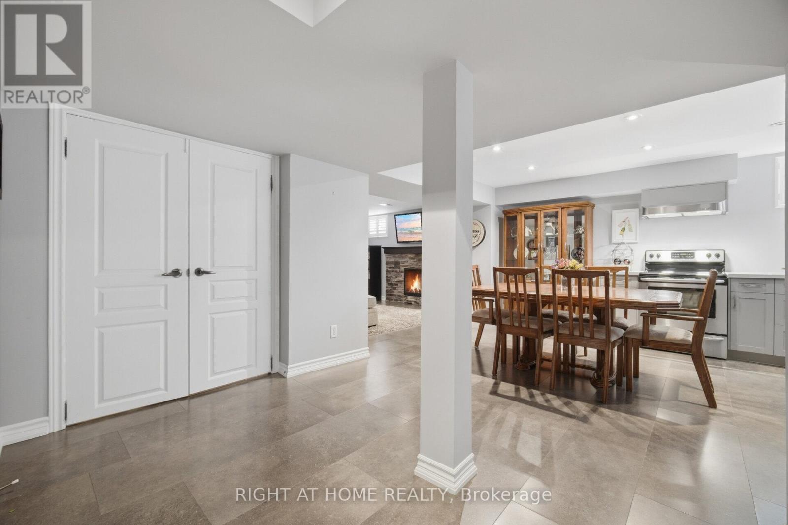 406 CHANDLER CRESCENT - 27