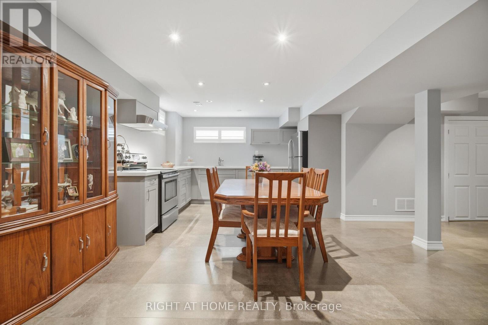 406 CHANDLER CRESCENT - 28