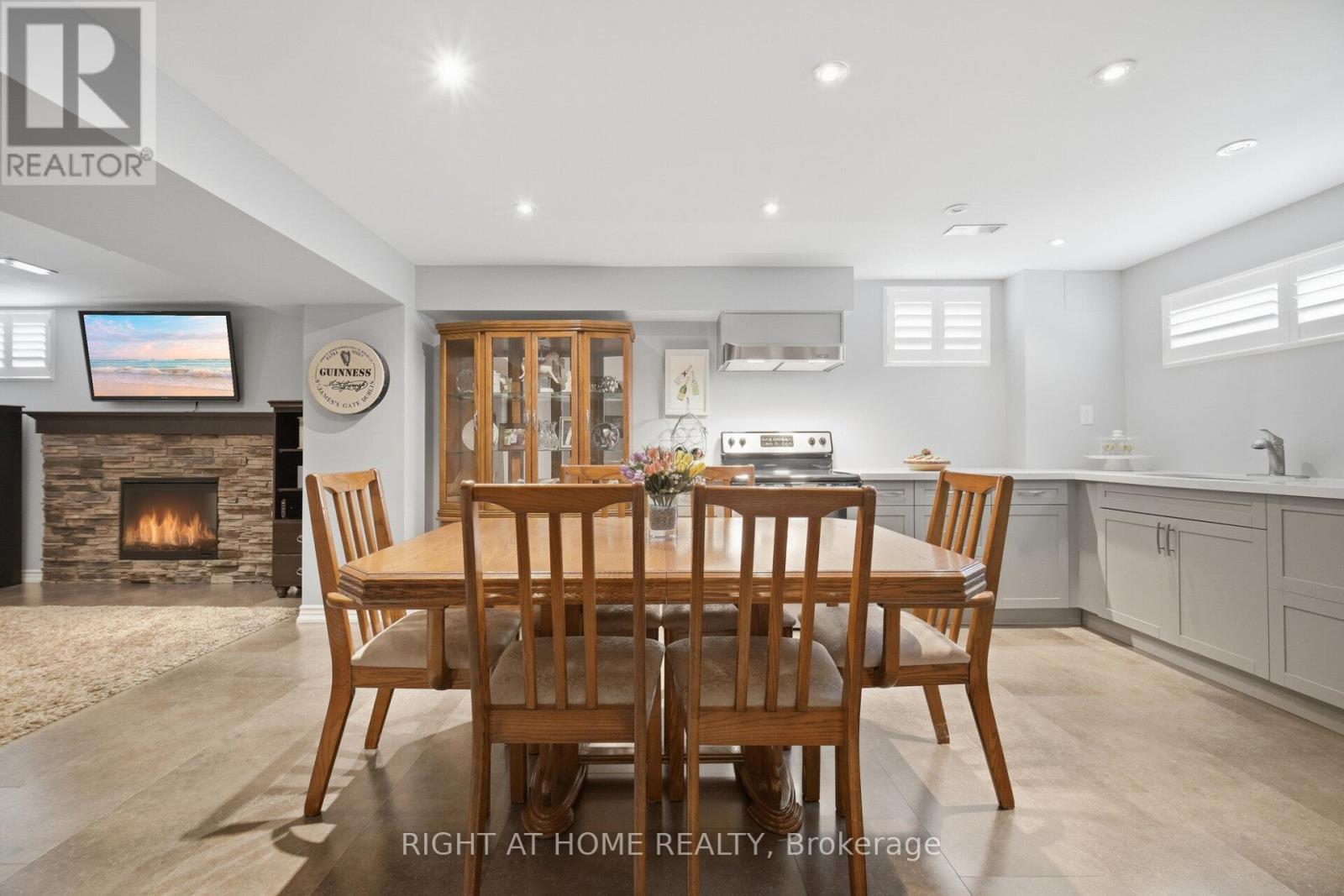 406 CHANDLER CRESCENT - 30