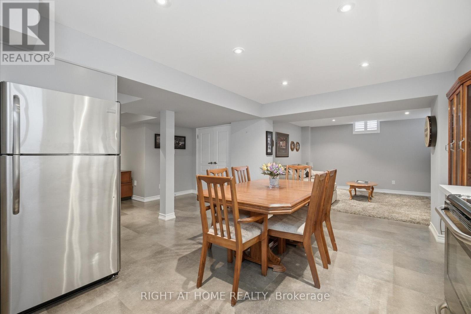 406 CHANDLER CRESCENT - 32