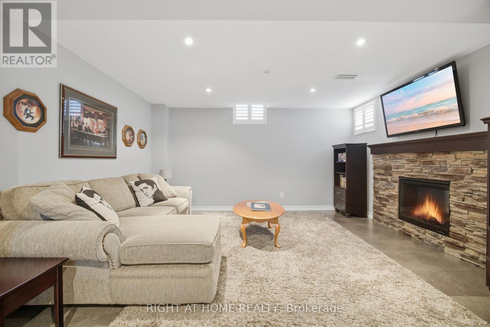 406 CHANDLER CRESCENT - 33
