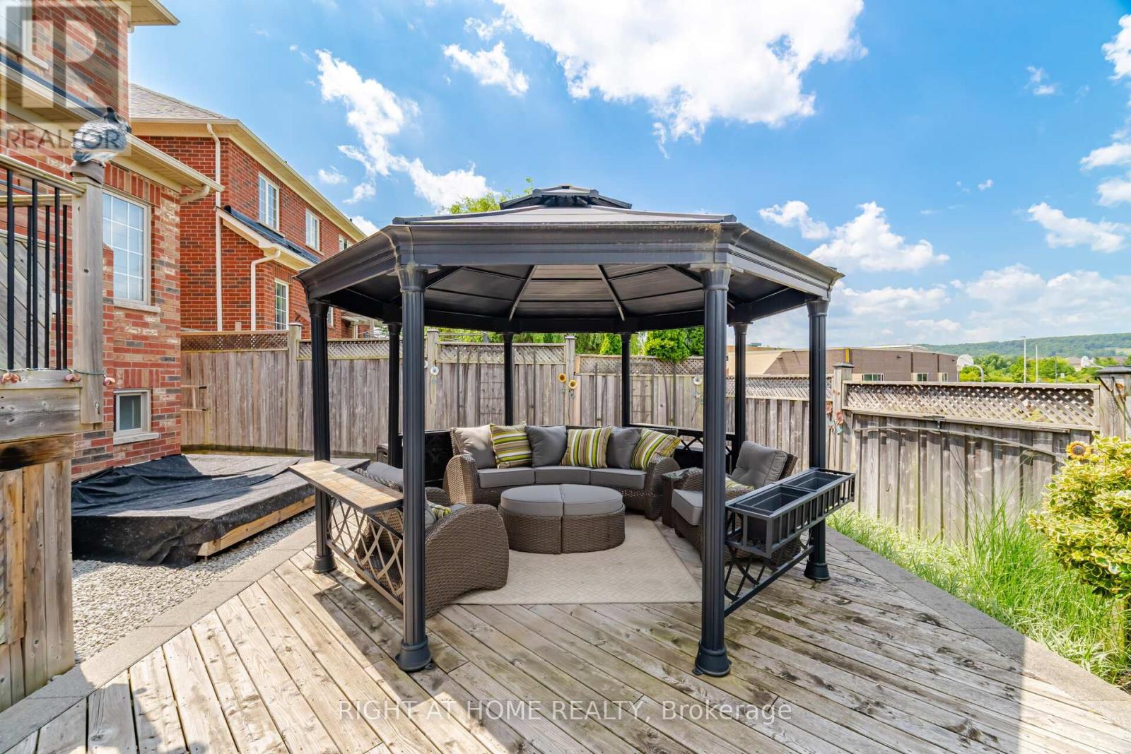406 CHANDLER CRESCENT - 40