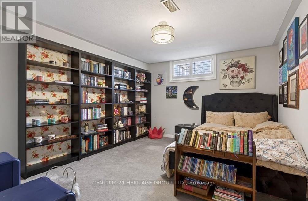 67 MACNEIL COURT - 10