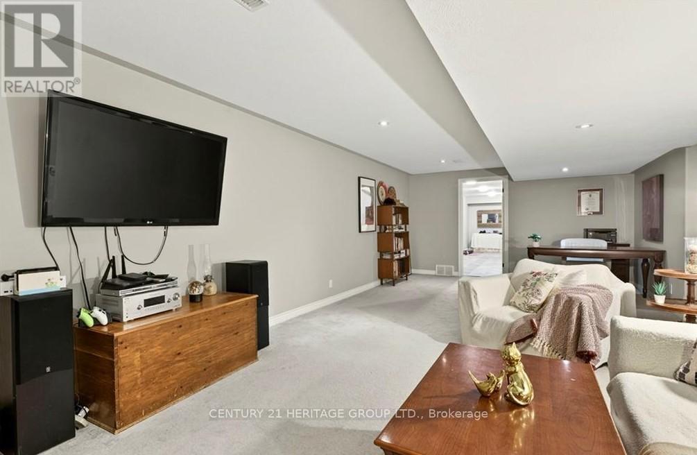 67 MACNEIL COURT - Image 33