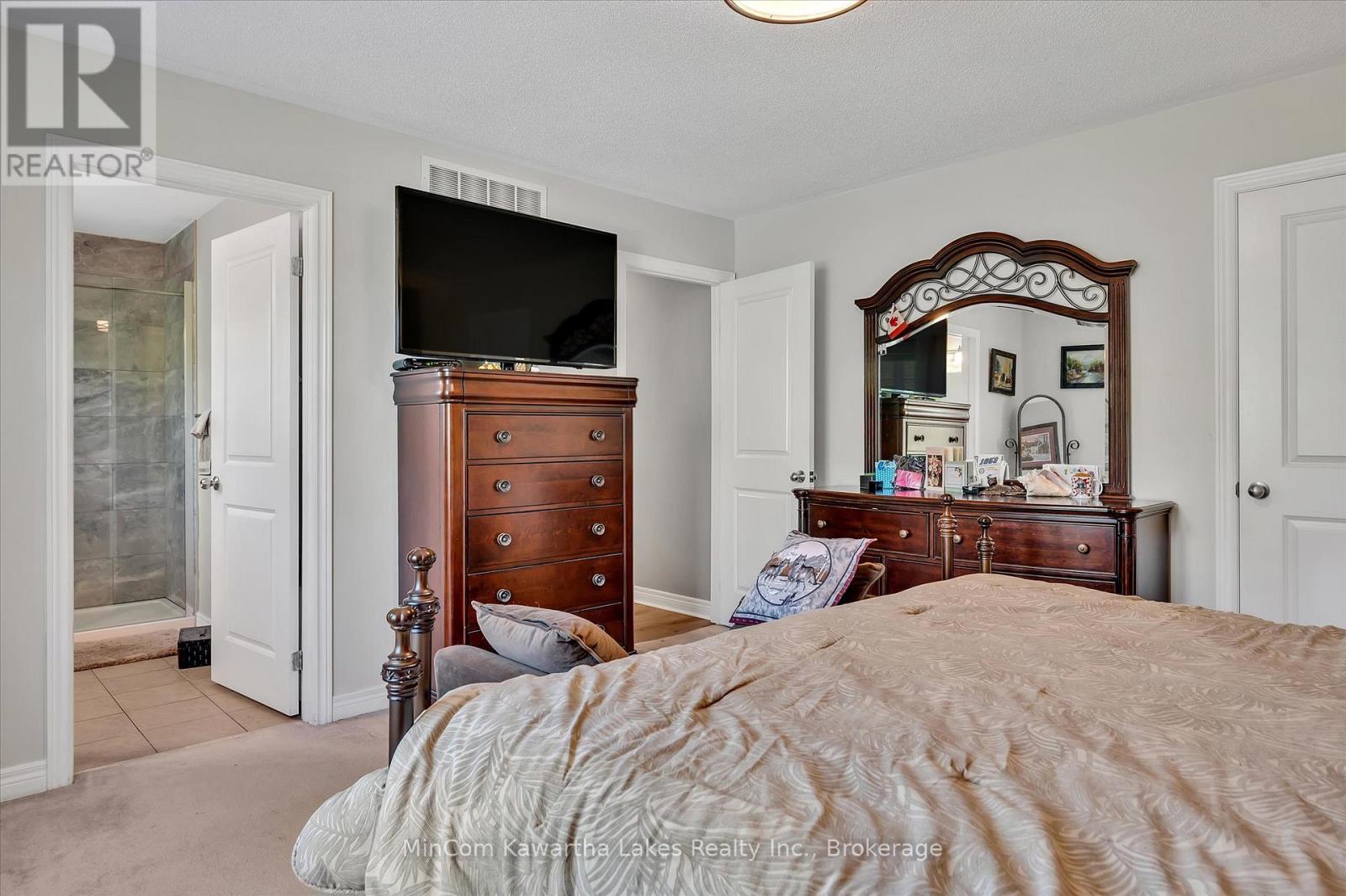 2 PEACE CRESCENT - 23
