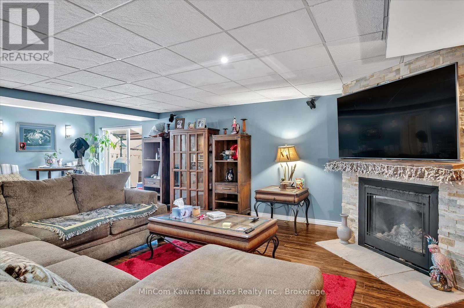 2 PEACE CRESCENT - 30