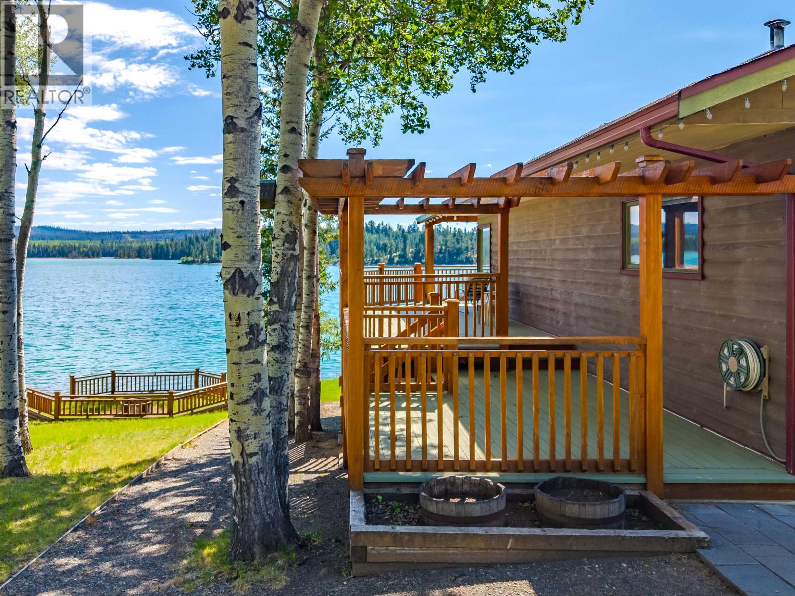 6410 FOX CRESCENT - 29