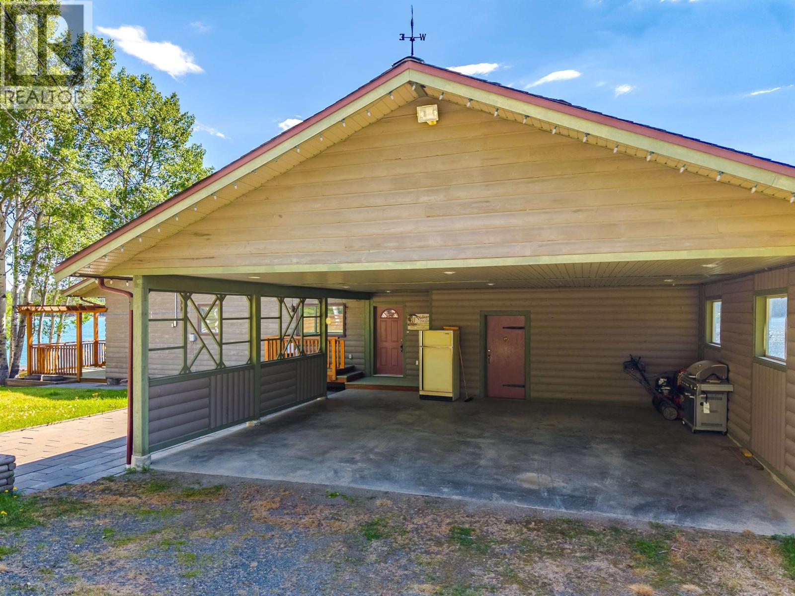 6410 FOX CRESCENT - 35