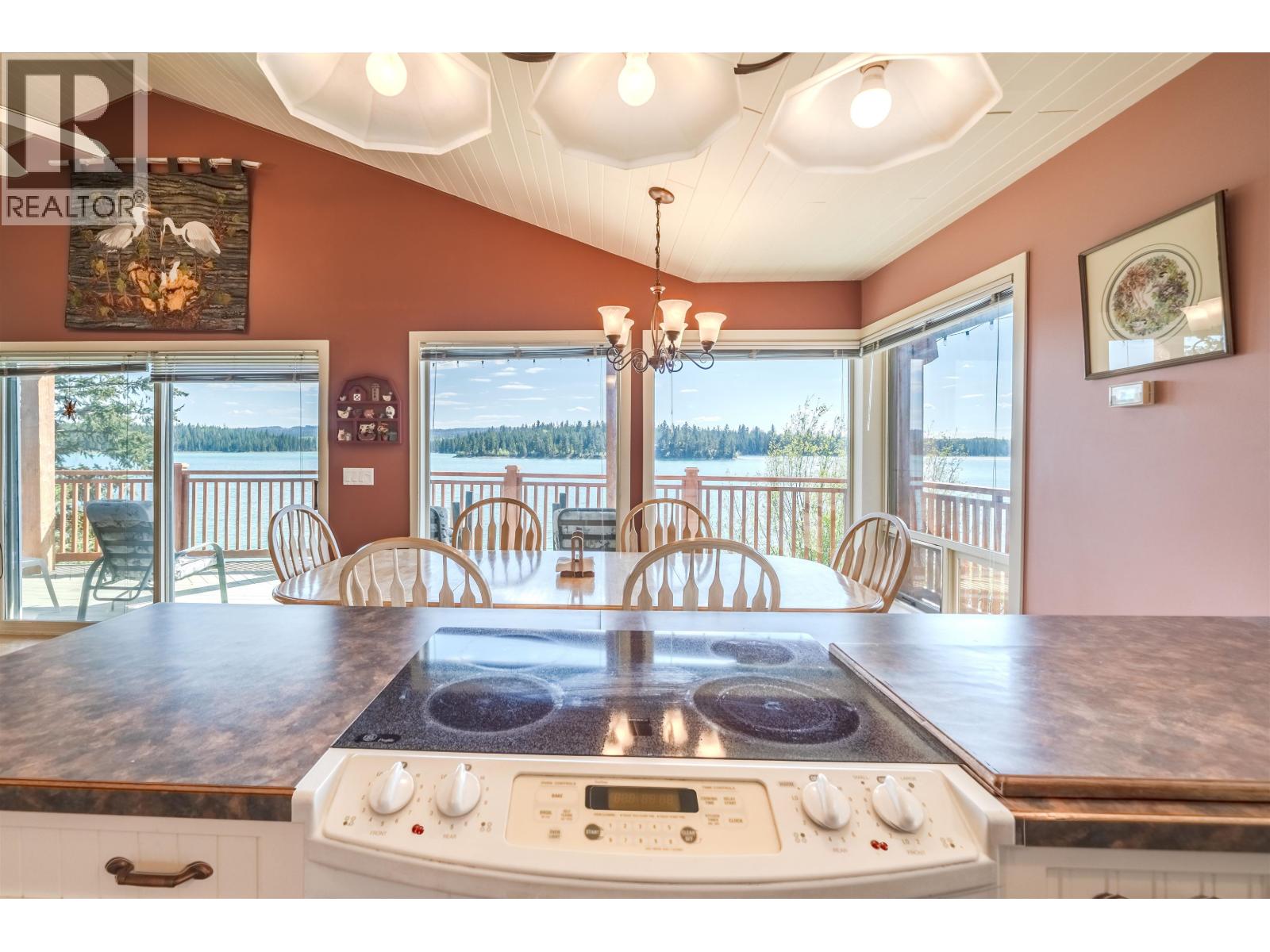 6410 FOX CRESCENT - 5